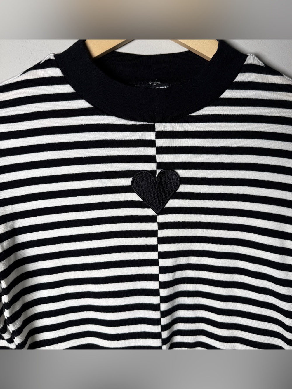 Hot Topic Black White Stripe Crop Top Heart Patch Long Sleeve Color Block L